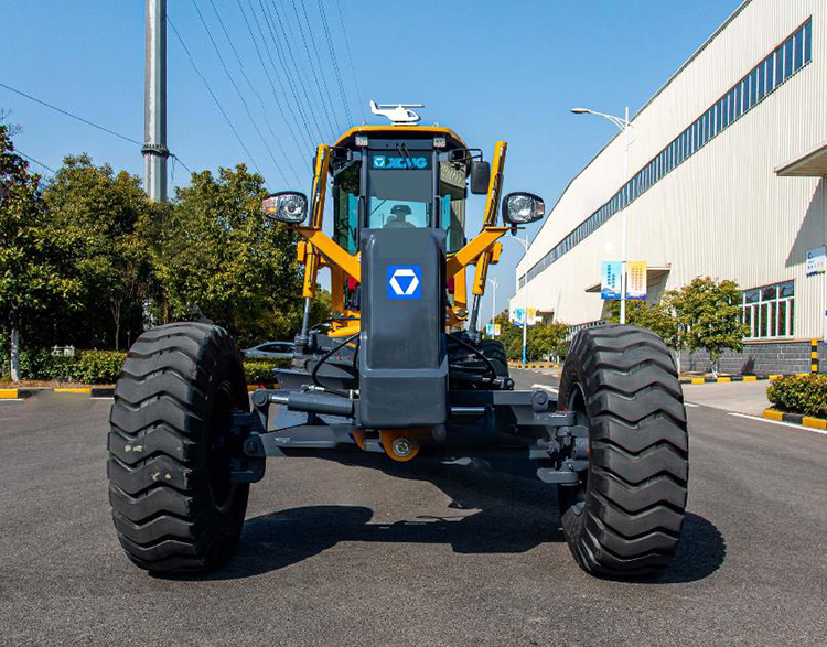 XCMG 180HP motor graders GR1805 China new road motor grader machine with Cummins engine for sale